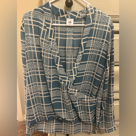 🎃🎃 Cabi turquoise aqua long sleeve blouse size medium - Picture 1 of 3